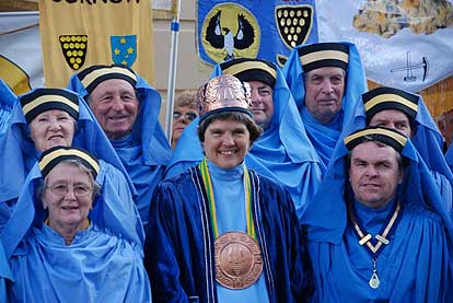 Gwenenen with Mayor of the Copper Coast, Paul Thomas