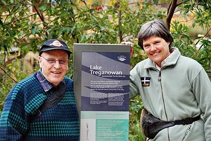 Gwenenen with the President of the Cornish Association of Victoria