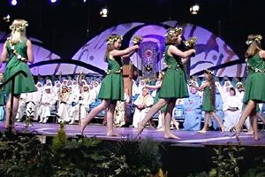 Dawns  flodau, a flower dance