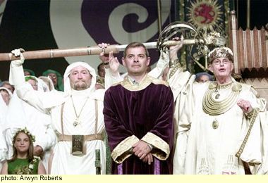 Chairing the Bard and calling for peace