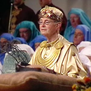 Archdderwydd Dr Robyn Lewis, Robyn Llyn