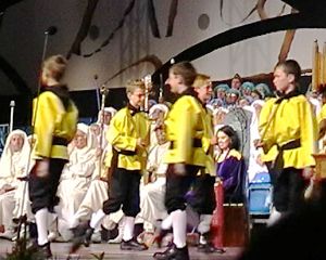 Dawns tan yr awen, fire of the muse dance