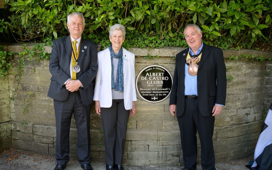 Scheme to recognise historic Cornish figures unveils first plaque